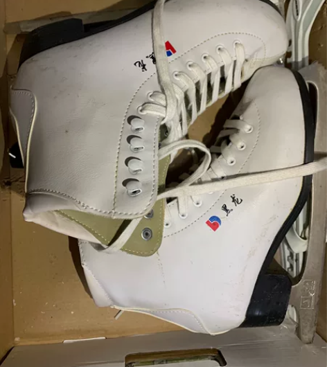 黑龙花样滑冰冰鞋，白色，42号， 冬季前两周穿过1次， 有点...