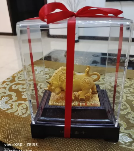 个人闲置，鸿运金牛铜镀足金华尔街牛黄金摆件...