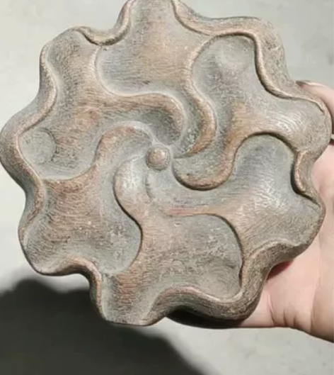 木雕香炉座，雕刻精美，整木雕刻，好品，径1...