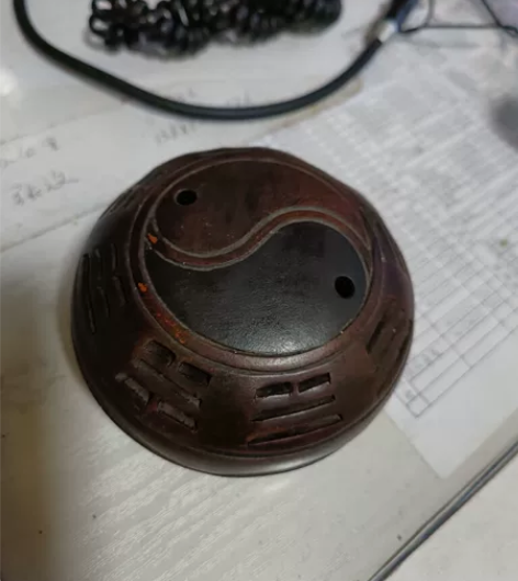 一个老的用过的紫砂的香薰炉,用的久了稍微有...