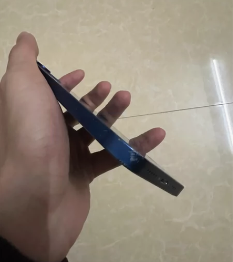 个人自用苹果12 内存128G 有轻微磕碰...