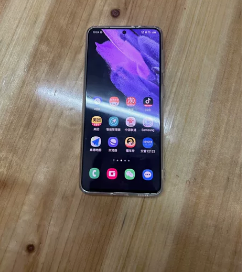 三星S21白色，21年的旗舰，很丝滑比苹果...