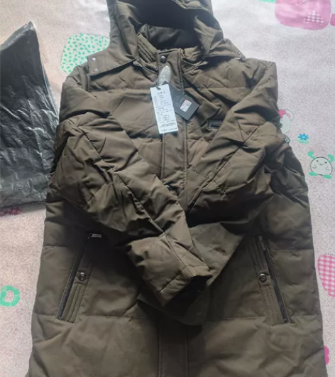 单位发的棉服太多穿不过来，南极人羽绒服爸爸...
