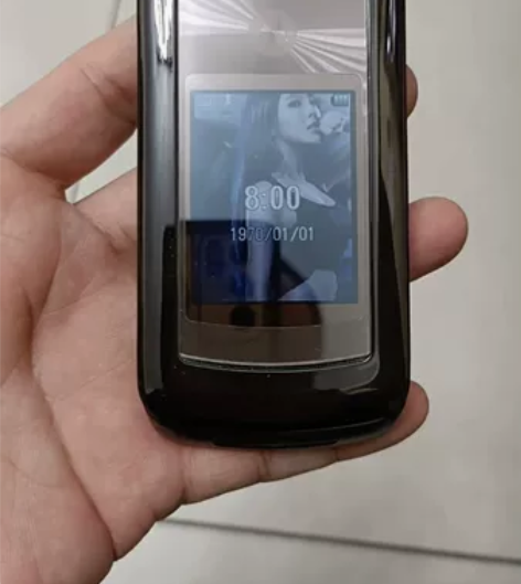 摩托罗拉V8   摩托罗拉刀锋系列经典。机...