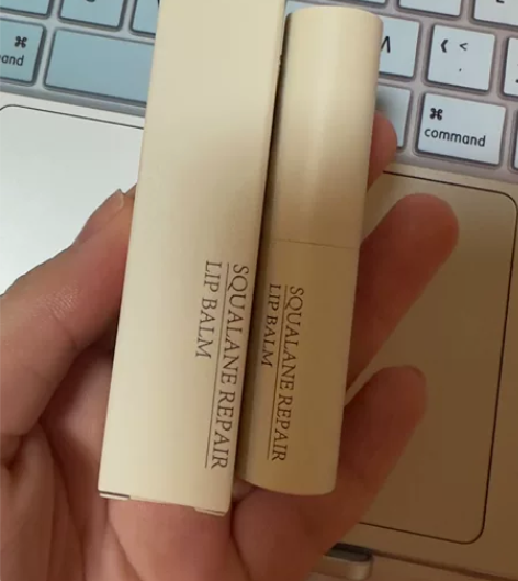向妍角鲨烷修护润唇膏 3g 全新包邮 如图...