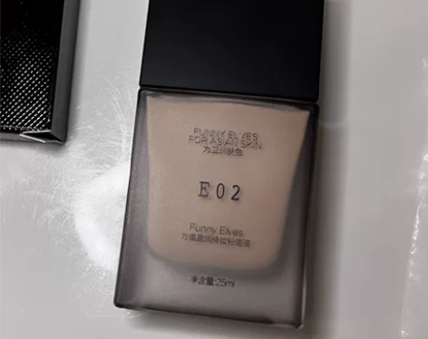 方里粉底e02  使用7.8次左右 感兴趣...