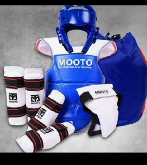 九成新一套，跆拳道护具，基本没用过 感兴趣...