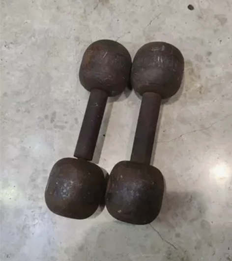 哑铃，5公斤一对。自制纯铁，100块钱，本...