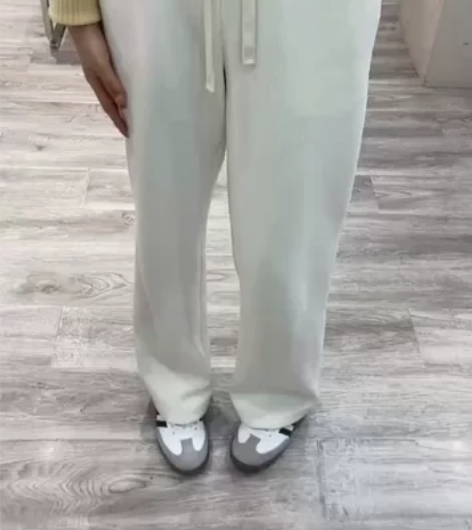 白色加绒裤子,刚买的,带牌还在。s,150...