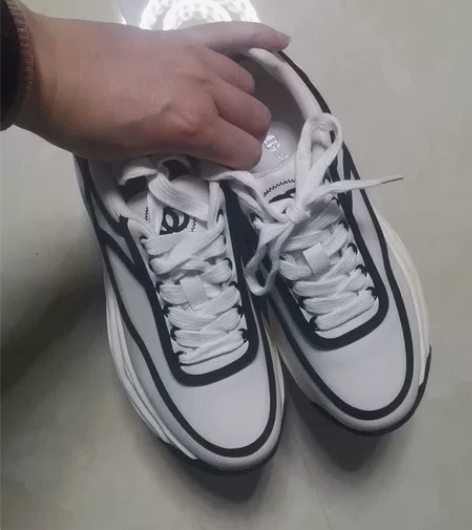 真皮运动鞋37 鞋号38码 37.38的脚...