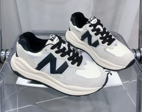 老爹鞋女网红ins潮超火厚底运动阿甘鞋冬季...