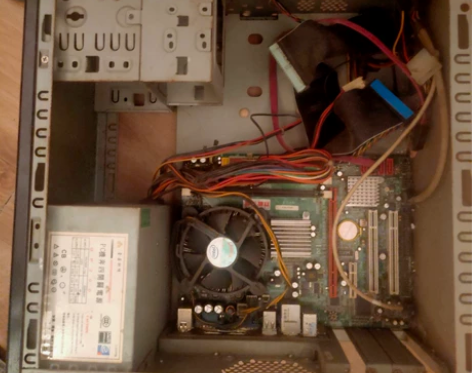 电脑主机，缺的东西有点多，硬盘已拆做别用。...