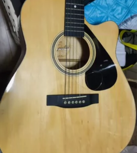 红棉牌民谣吉他，断了一根弦 感兴趣的话点“...