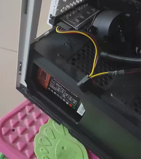 机箱风扇调节器，可手动控制转速 感兴趣的话...