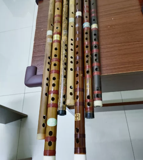 7支打包笛，曾经的好笛，裂了，会修的，拿去...