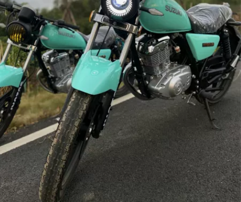 二手摩托车网红铃木复古150CC  九成新...