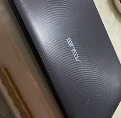 自用华硕笔记本 A面有一块孩子弄的贴纸，i...