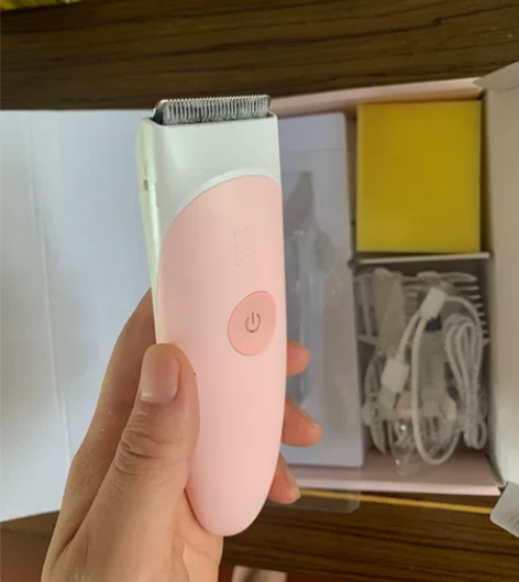 好孩子理发器，用了2 次吧。 充电线什么的...
