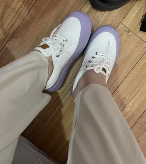 从淘宝买的，飞跃大孚馒头鞋，紫色的没穿几次...
