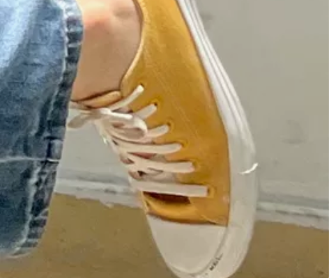 匡威 姜黄色板鞋 穿过几次 不喜欢穿板鞋了...