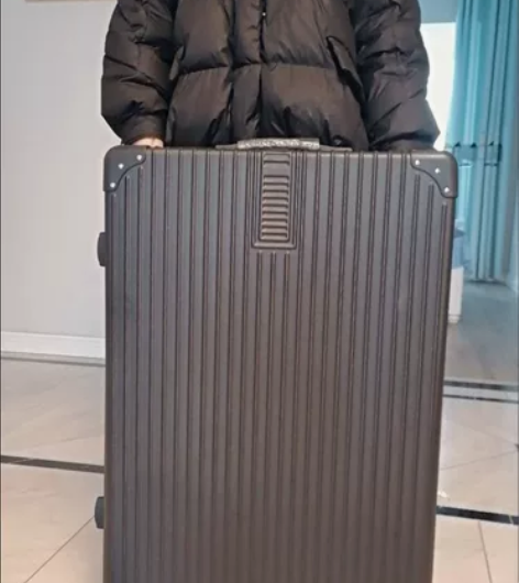 28寸拉链款大容量拉杆箱黑色闲置，旅行箱就...