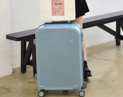 闲置旅行箱，2022年7月份在抖音电商购入...