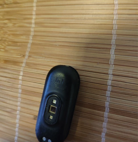 小米手环5，NFC版的 自己用的，不小心摔...