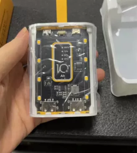 处理一批 新款朋克风透明机甲充电宝 部分手...