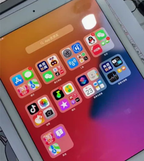 自用ipad por，全贴合屏幕，四个立体...