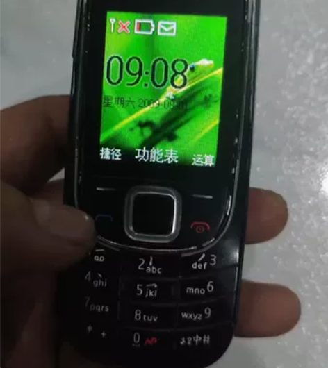 诺基亚2322c  品相一般 怀旧  电池...
