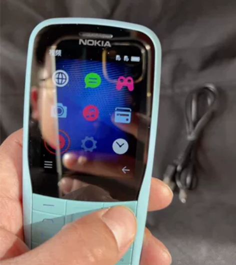 诺基亚 220手机 带充电线 几乎全新 买...