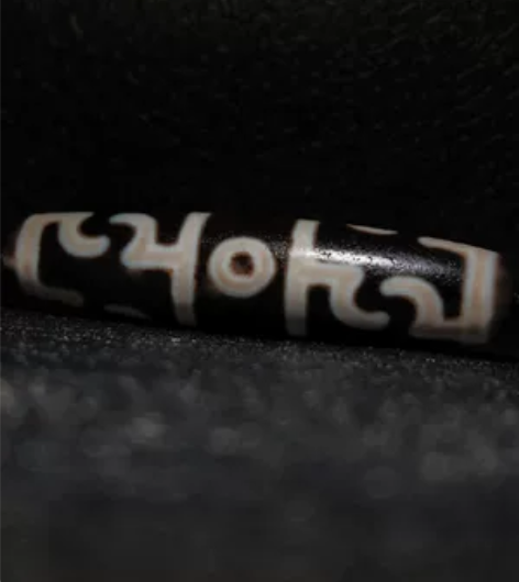 整体蕞高糯莲师法器天珠，典藏奶白肉奶白线漆...