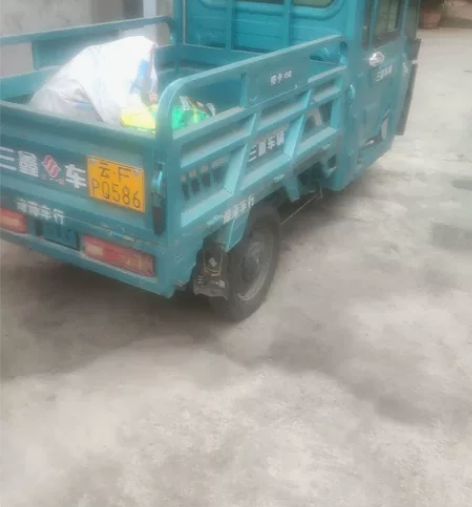 带牌三轮车出售，车龄2年， 感兴趣的话点“...
