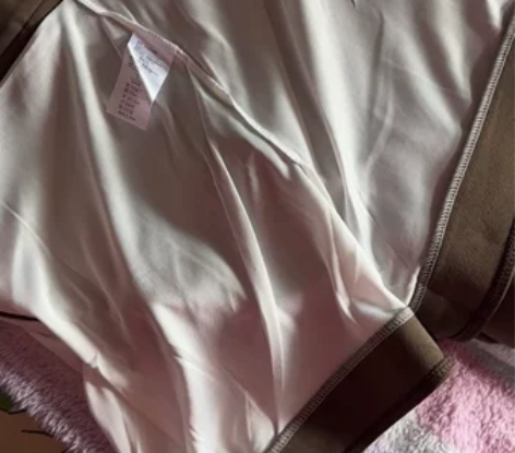 全新卡其色百褶裙女半身裙短裙秋冬2021新...