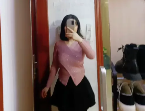 冰冰来了百褶裙。带防转裤子内衬。 西装面料...