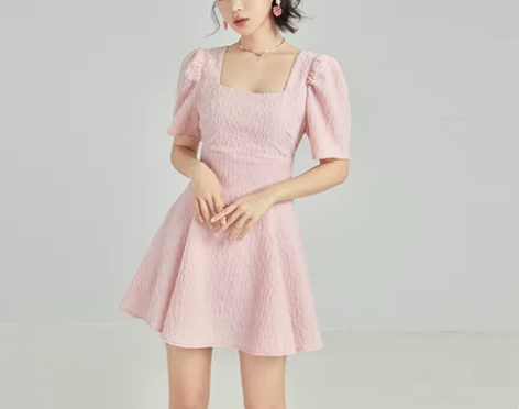 凡兔甜美夏装方领泡泡袖法式连衣裙2022夏...