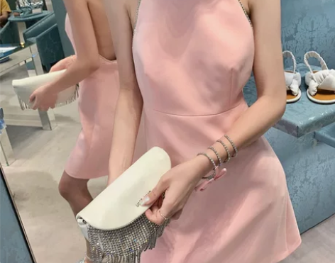 法式挂脖连衣裙性感露背可爱气质女神范裙子粉...