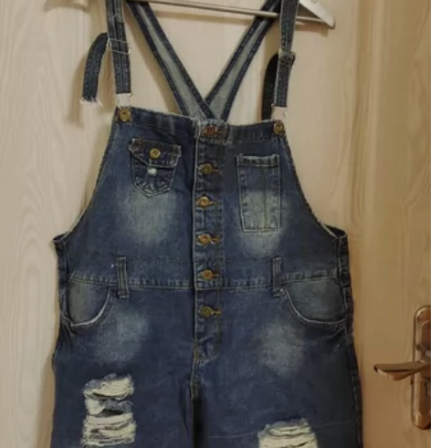 背带牛仔短裤，时尚破洞，背带可调节， XL...