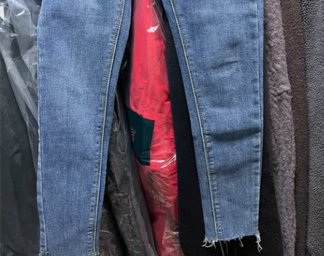 全新牛仔铅笔裤，XS码，很修身的，适合瘦瘦...