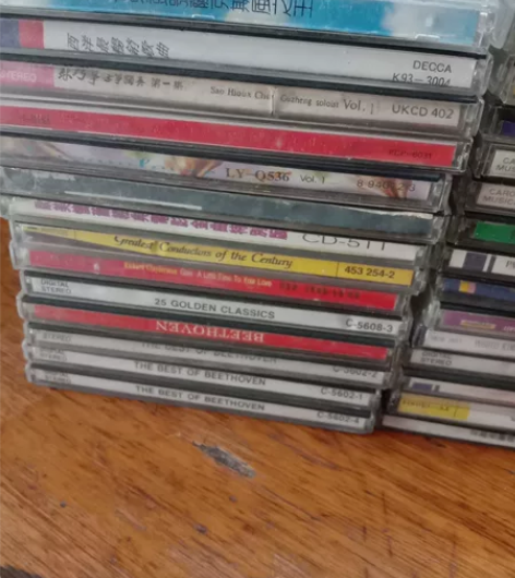 出CD片40張，價格1000元，郵費到付，...