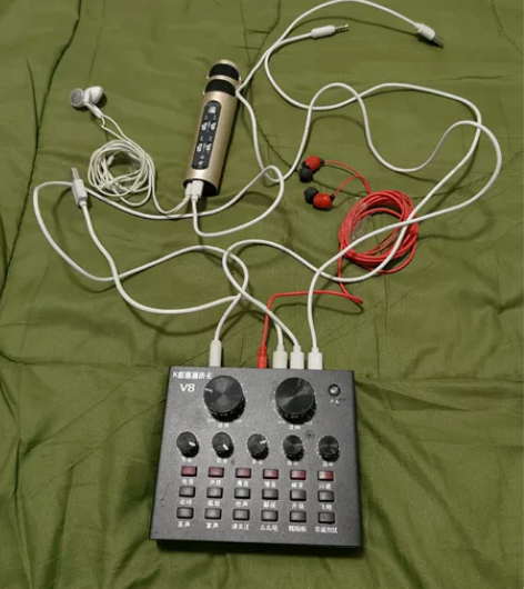 雅兰仕v8声卡麦克风以前直播用的，功能正常...