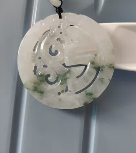翡翠古龙玉牌飘花，话不多。看上就拿。 感兴...