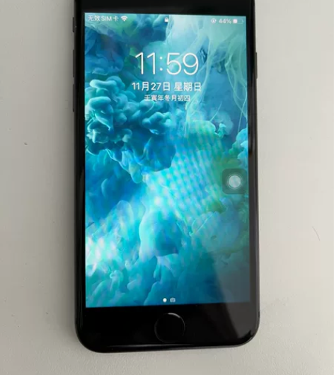自用iphone 8，苹果经典黑色双面玻璃...