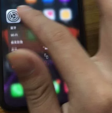 苹果11黑色。全原装，售后不退，64没有锁...