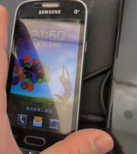 三星古老的小手机，一切正常，不包邮 感兴趣...