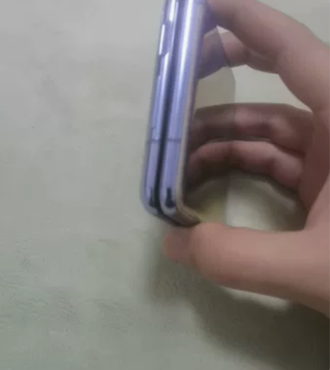 三星折叠flip2， 外观如图，成色我个人...