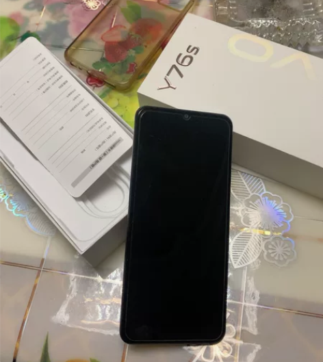vivoy76s,8+256g,家里老人自...