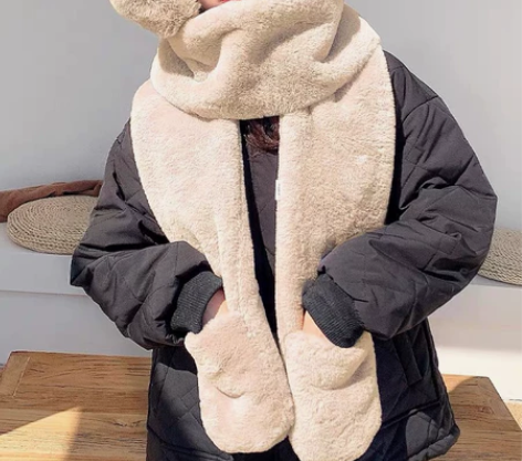 小熊帽子围巾一体保暖毛绒帽，只戴过几次.便...