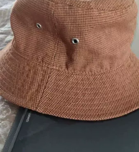 暗橙色渔夫帽 专柜购买，买时八十多元，质量...
