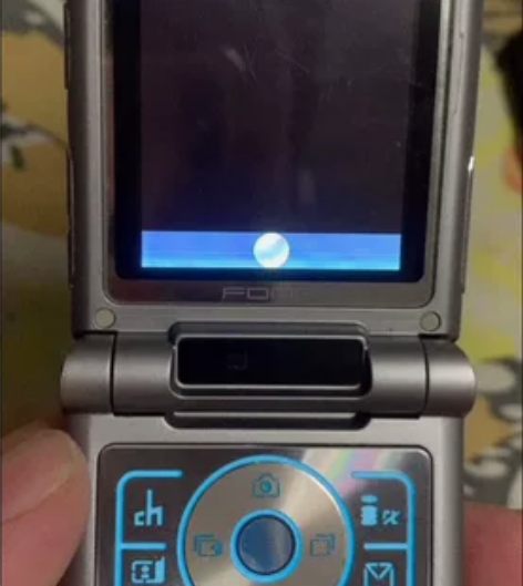 moto v3xx 日版原装，电池是我淘宝...